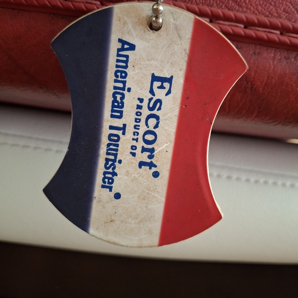 Vintage American Tourister Escort Red Luggage Set - Picture 2 of 16